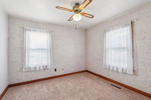 501 S 5th Avenue E, Newton, IA 50208