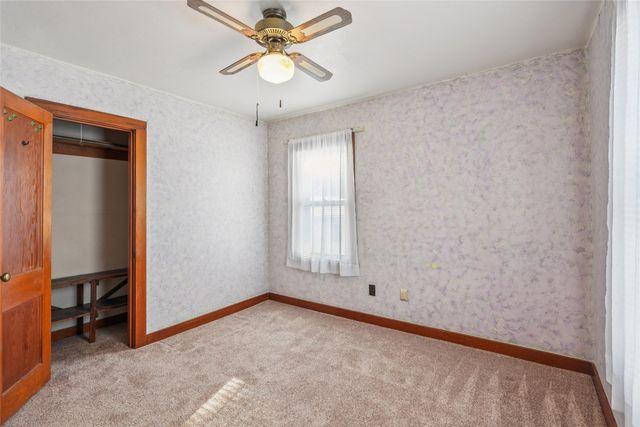 501 S 5th Avenue E, Newton, IA 50208