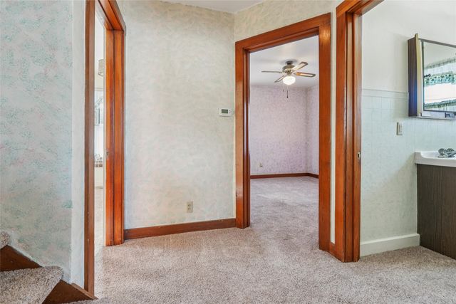 501 S 5th Avenue E, Newton, IA 50208