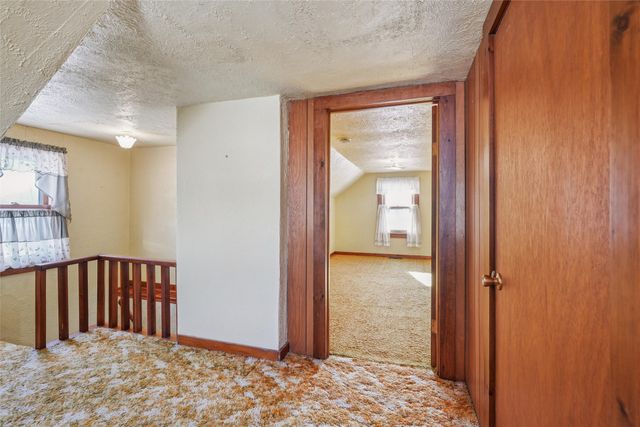 501 S 5th Avenue E, Newton, IA 50208