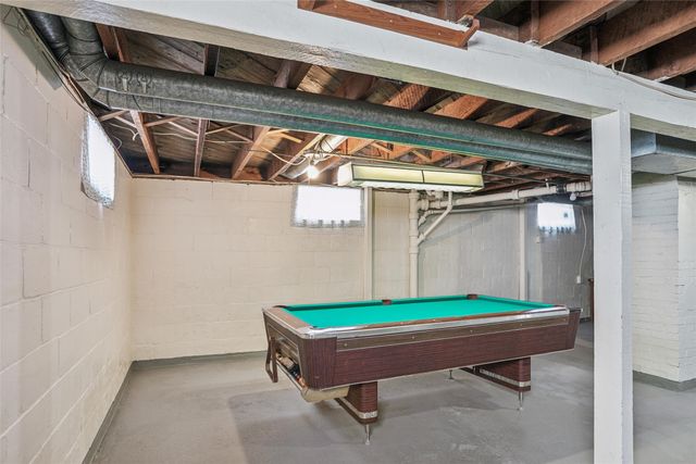 501 S 5th Avenue E, Newton, IA 50208