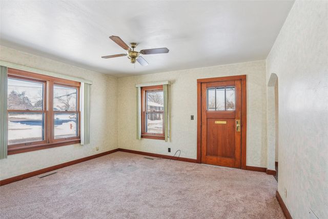 501 S 5th Avenue E, Newton, IA 50208