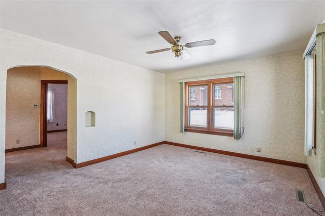 501 S 5th Avenue E, Newton, IA 50208