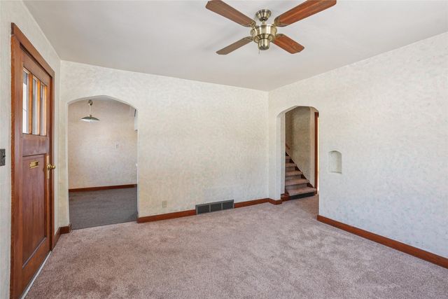 501 S 5th Avenue E, Newton, IA 50208