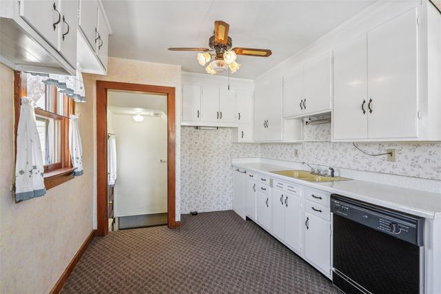 501 S 5th Avenue E, Newton, IA 50208