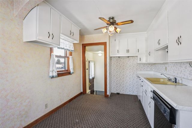 501 S 5th Avenue E, Newton, IA 50208