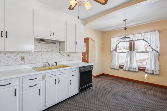 501 S 5th Avenue E, Newton, IA 50208