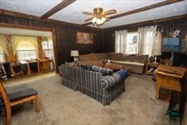 664 Stafford, Leicester, MA 01542