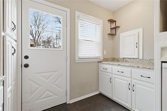 801 E 72nd Street, Kansas City, MO 64131