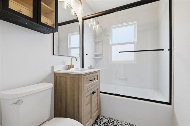 801 E 72nd Street, Kansas City, MO 64131