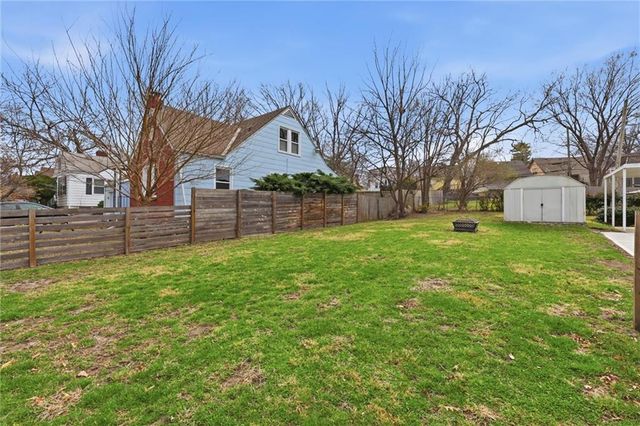 801 E 72nd Street, Kansas City, MO 64131