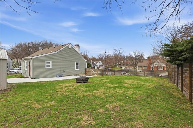 801 E 72nd Street, Kansas City, MO 64131