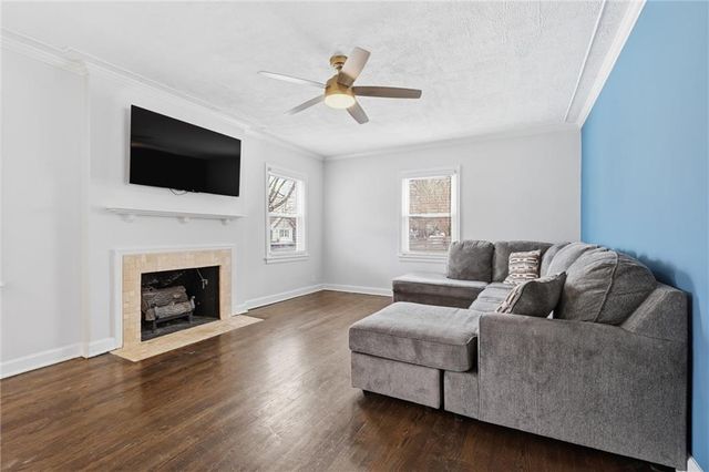 801 E 72nd Street, Kansas City, MO 64131