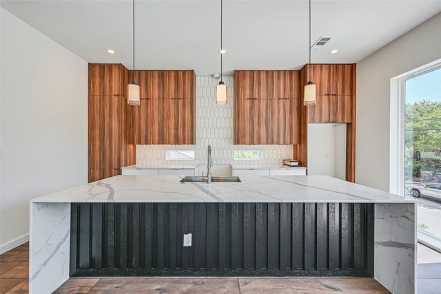 2247 Mail Avenue 101, Dallas, TX 75235