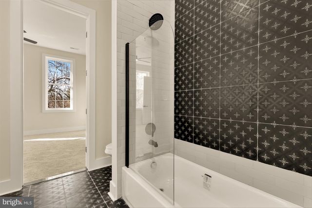 6604 GUDE AVE, Takoma Park, MD 20912