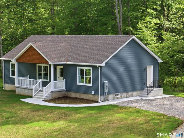238 Simpson Lane, Montville, CT 06370