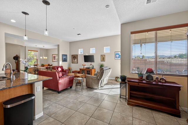 65 Calle Agua Clara, Santa Fe, NM 87508