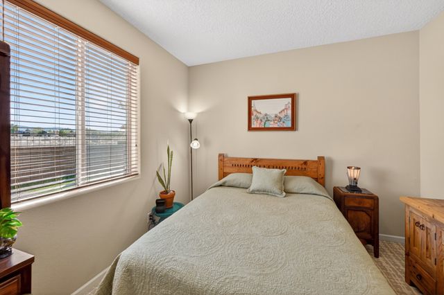 65 Calle Agua Clara, Santa Fe, NM 87508