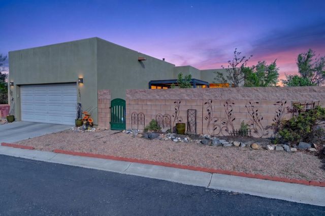 65 Calle Agua Clara, Santa Fe, NM 87508