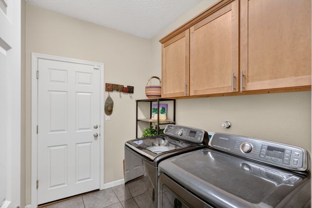 65 Calle Agua Clara, Santa Fe, NM 87508