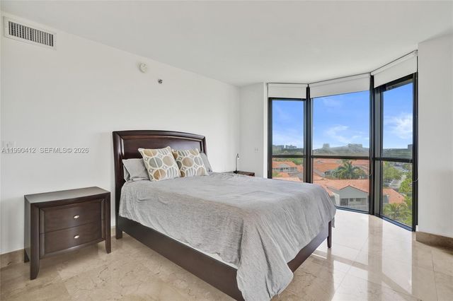 3598 Yacht Club Drive 702, Aventura, FL 33180