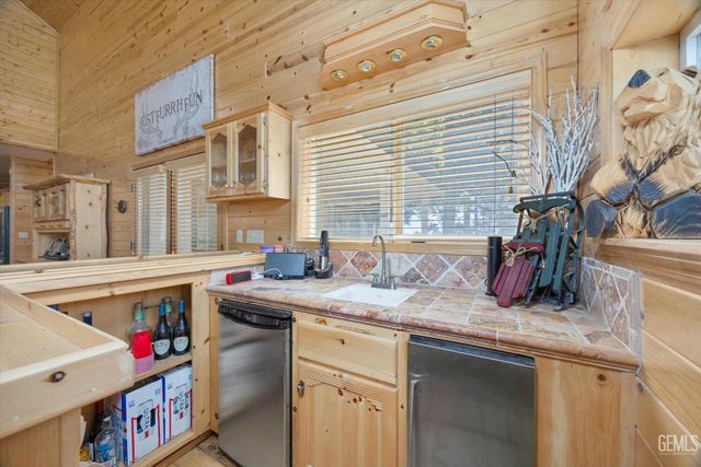 10820 Bonita Way, Wofford Heights, CA 93285