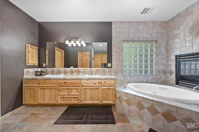 10820 Bonita Way, Wofford Heights, CA 93285