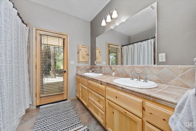 10820 Bonita Way, Wofford Heights, CA 93285