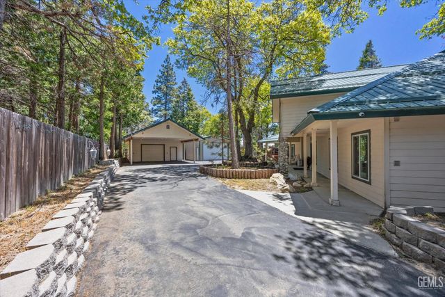10820 Bonita Way, Wofford Heights, CA 93285