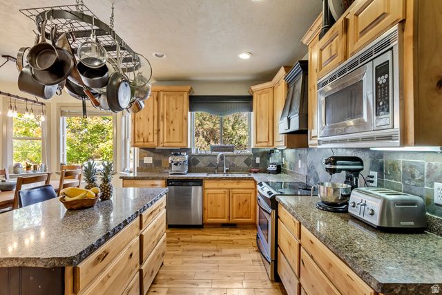 273 E PARK VIEW CIR, Bountiful, UT 84010