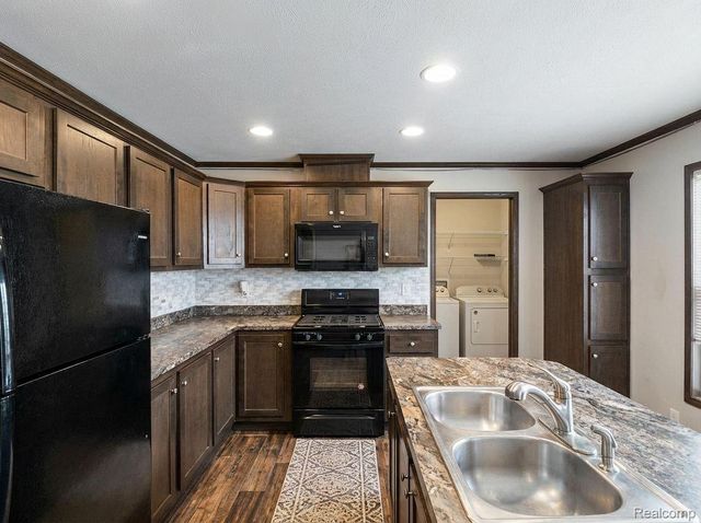 29400 Meadow, Gibraltar, MI 48173