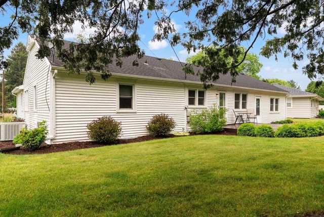 433 Seminole Road, Janesville, WI 53545