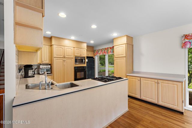 77 N Lakeshore Drive, Manahawkin, NJ 08050
