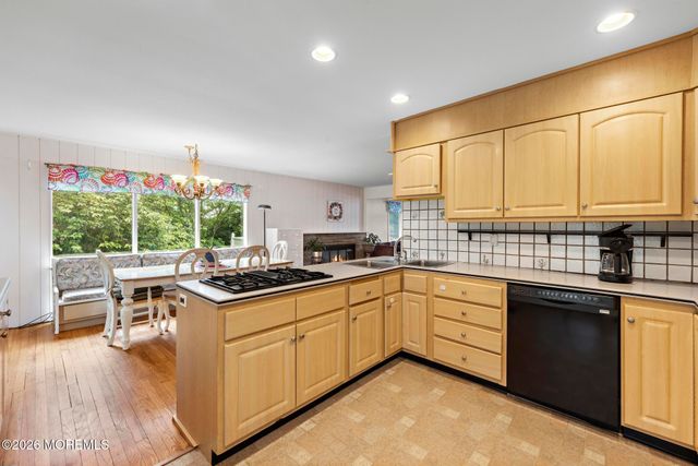 77 N Lakeshore Drive, Manahawkin, NJ 08050