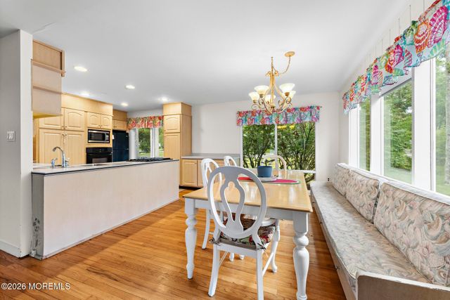 77 N Lakeshore Drive, Manahawkin, NJ 08050