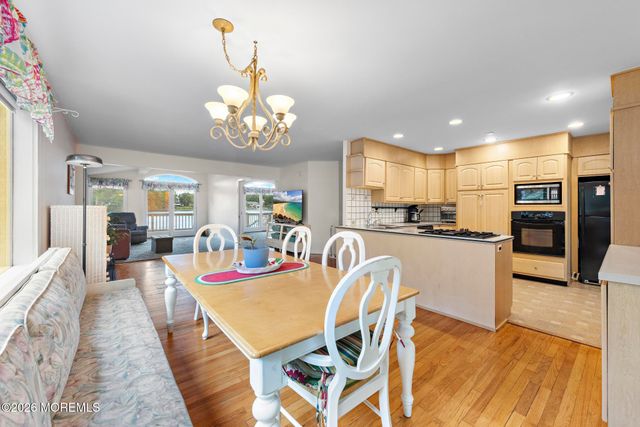 77 N Lakeshore Drive, Manahawkin, NJ 08050