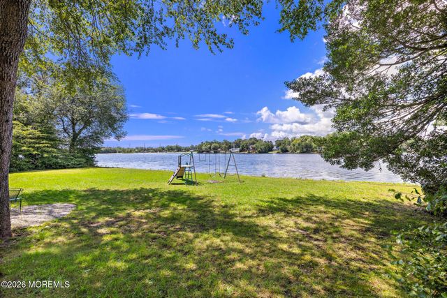 77 N Lakeshore Drive, Manahawkin, NJ 08050