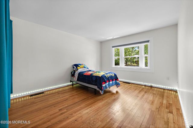 77 N Lakeshore Drive, Manahawkin, NJ 08050