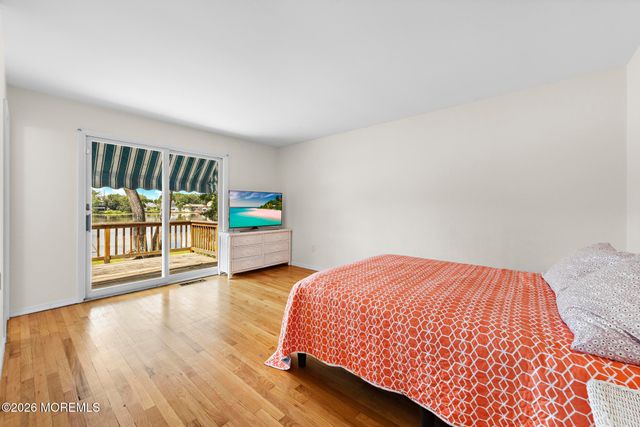77 N Lakeshore Drive, Manahawkin, NJ 08050