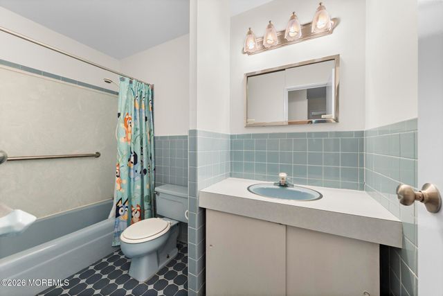 77 N Lakeshore Drive, Manahawkin, NJ 08050