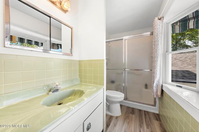 77 N Lakeshore Drive, Manahawkin, NJ 08050