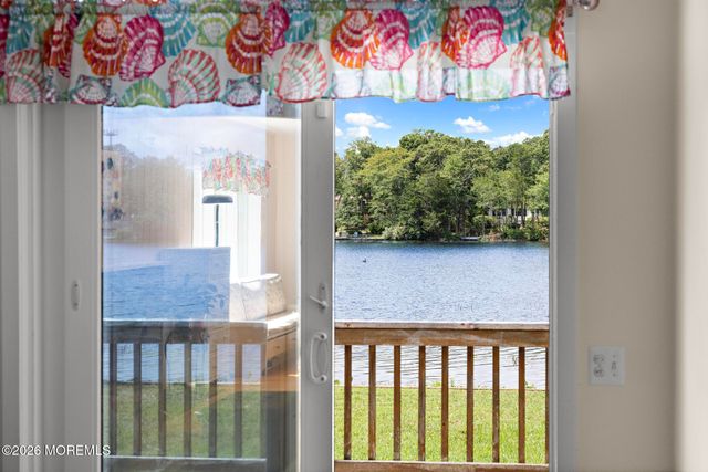 77 N Lakeshore Drive, Manahawkin, NJ 08050