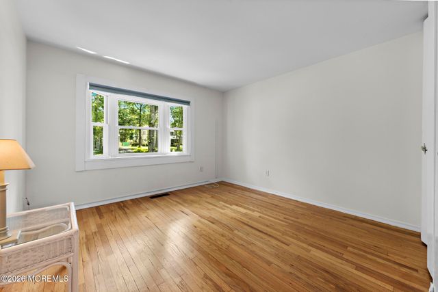 77 N Lakeshore Drive, Manahawkin, NJ 08050