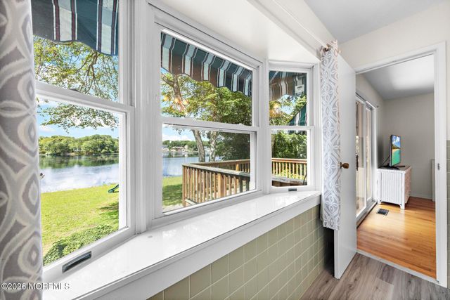 77 N Lakeshore Drive, Manahawkin, NJ 08050