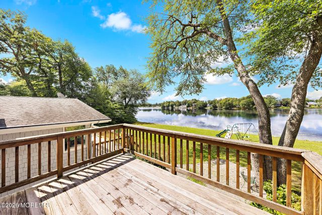 77 N Lakeshore Drive, Manahawkin, NJ 08050
