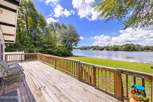 77 N Lakeshore Drive, Manahawkin, NJ 08050