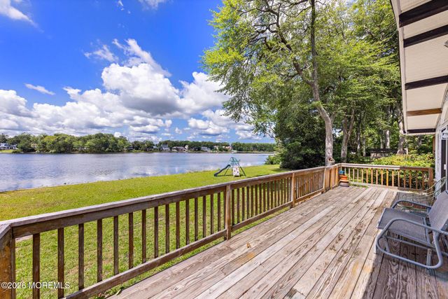 77 N Lakeshore Drive, Manahawkin, NJ 08050