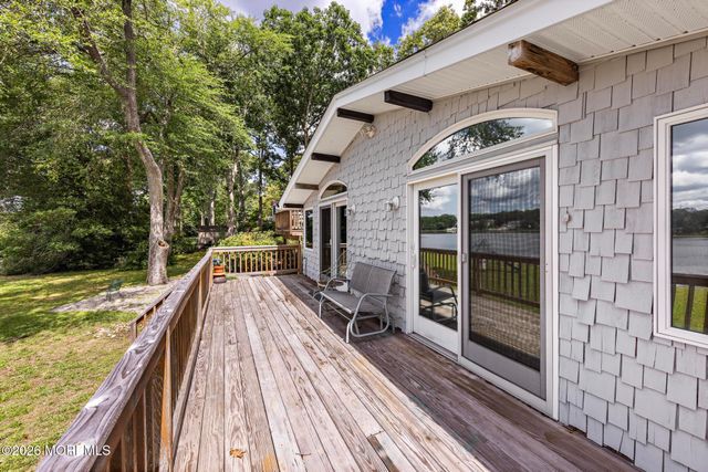 77 N Lakeshore Drive, Manahawkin, NJ 08050