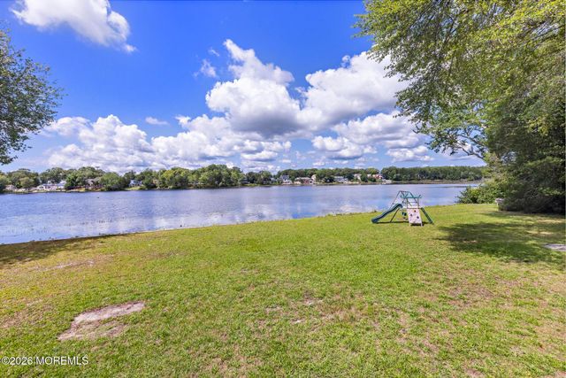 77 N Lakeshore Drive, Manahawkin, NJ 08050