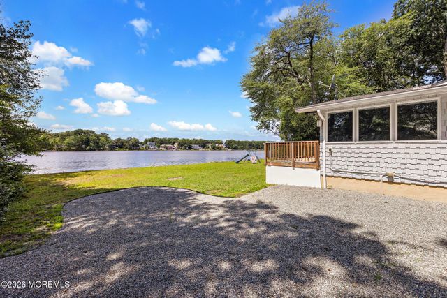 77 N Lakeshore Drive, Manahawkin, NJ 08050